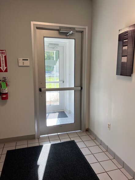 More Photos Of 185 Discovery Dr, Colmar Warehouse For Lease