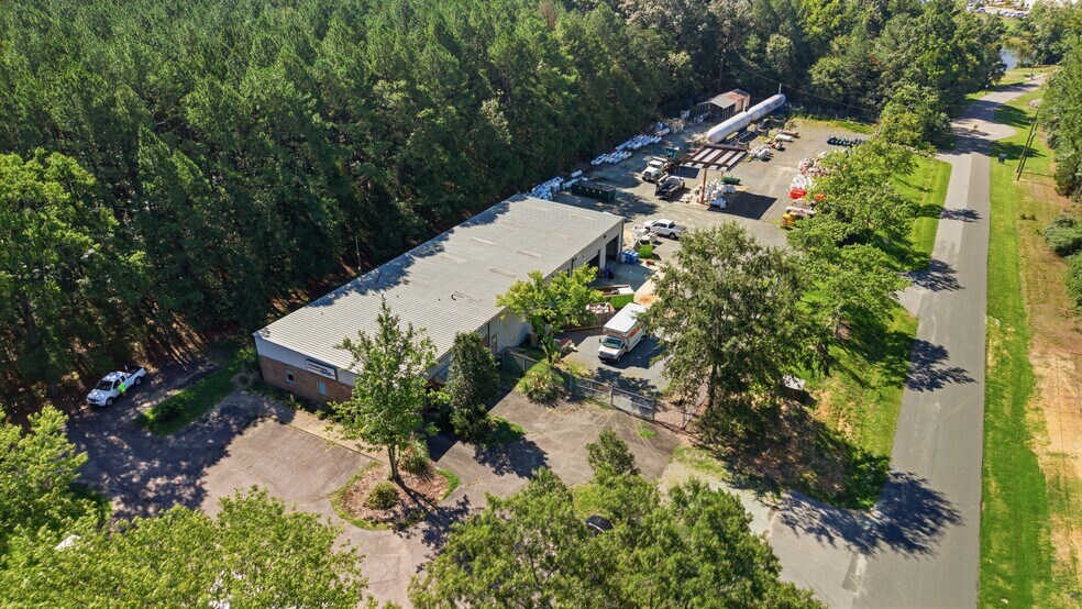 More Photos Of 2122 Camden Ave, Durham Service For Lease