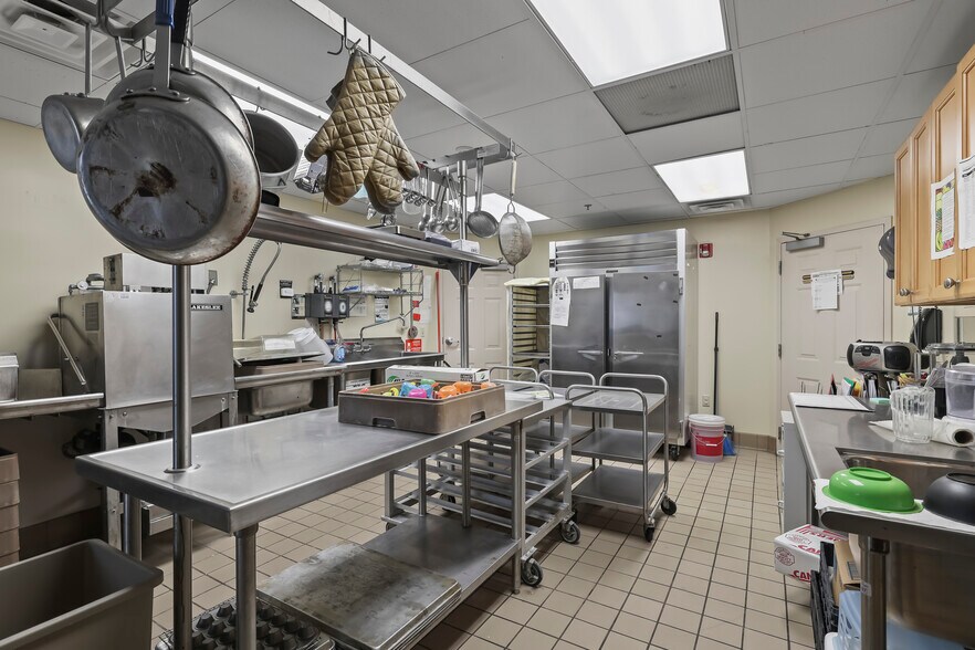 More Photos Of 1631 Main St, Niagara Falls Industrial For Sale