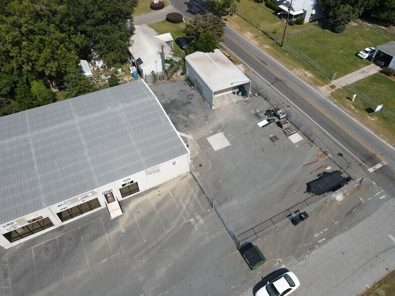 More Photos Of 433 S Main St, Swainsboro Showroom For Sale