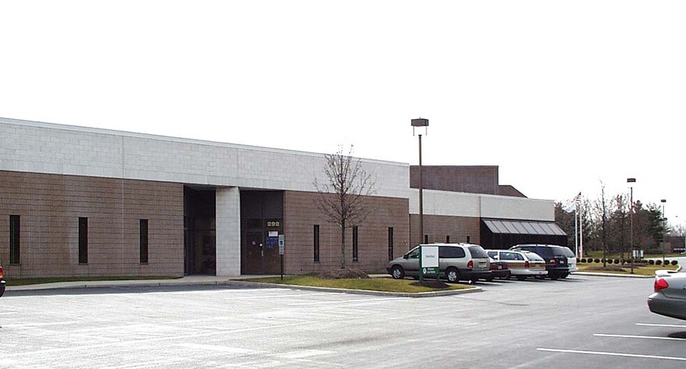 More Photos Of 266-300 Raritan Center Pky, Edison Light Distribution For Lease