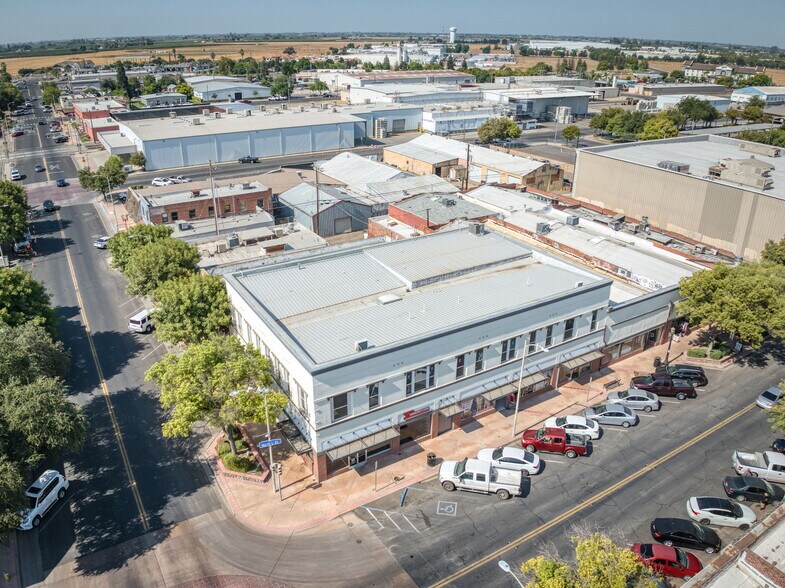 More Photos Of 101 N L St, Dinuba Storefront For Sale