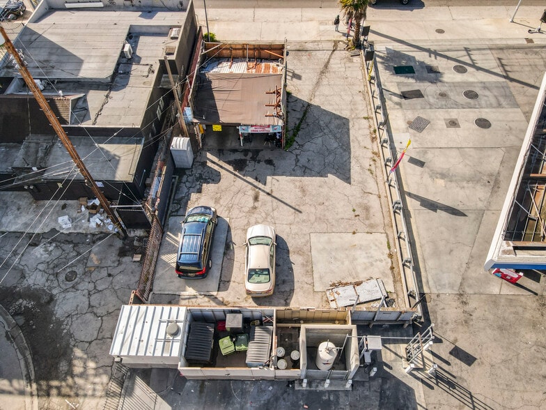 More Photos Of 2422 Lincoln Blvd, Venice Freestanding For Sale