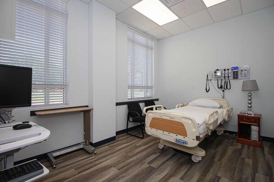 More Photos Of 1661 Eastchase Pkwy, Fort Worth Medical For Lease