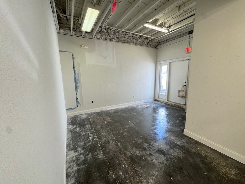More Photos Of 323-329 Central Ave, Sarasota Office For Lease
