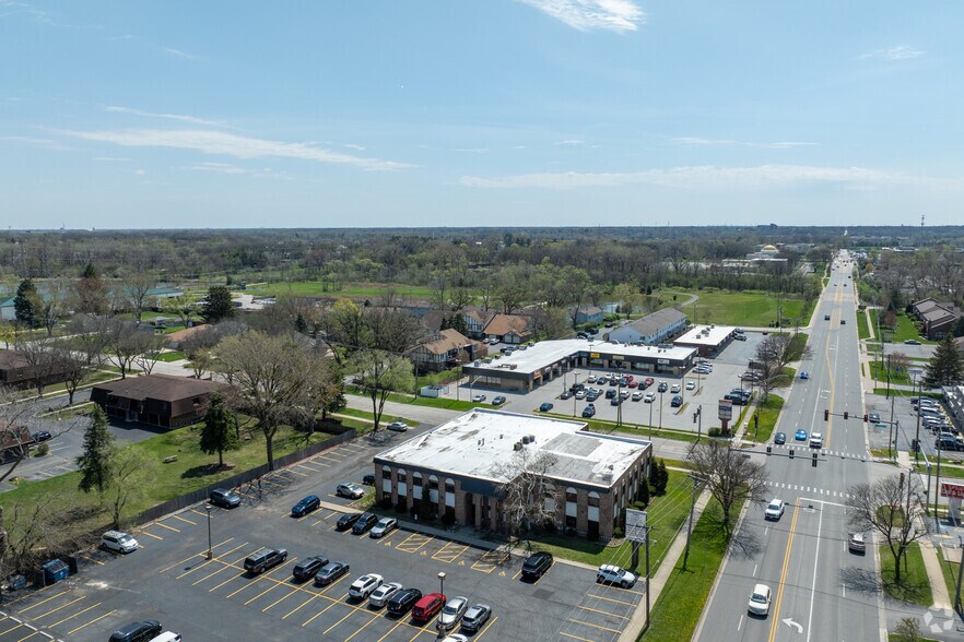 More Photos Of 10661 S Roberts Rd, Palos Hills Medical For Lease