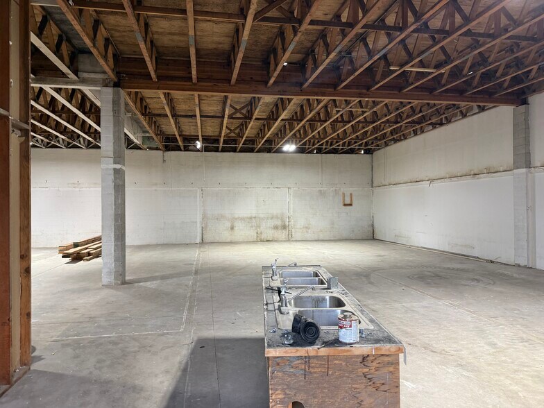 More Photos Of 212 N Gales St, Port Angeles Warehouse For Lease