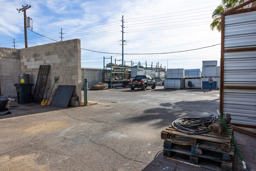 More Photos Of 1302 W Lincoln St, Phoenix Warehouse For Sale