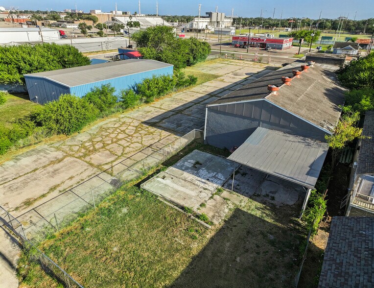 More Photos Of 3210 Leopard St, Corpus Christi General Retail For Sale