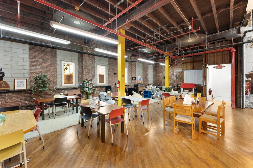 More Photos Of 100-118 John F Kennedy Dr N, Bloomfield Warehouse For Lease