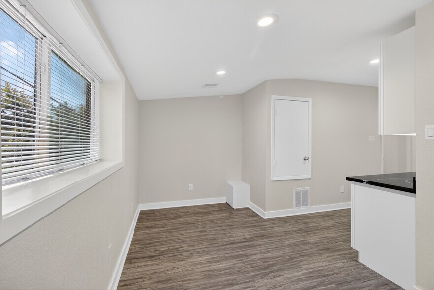 More Photos Of 2227 Golden Rd, Spring Warehouse For Lease