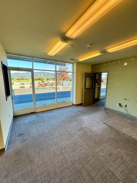 More Photos Of 110 Sandholm Ln, Cloverdale Manufacturing For Lease