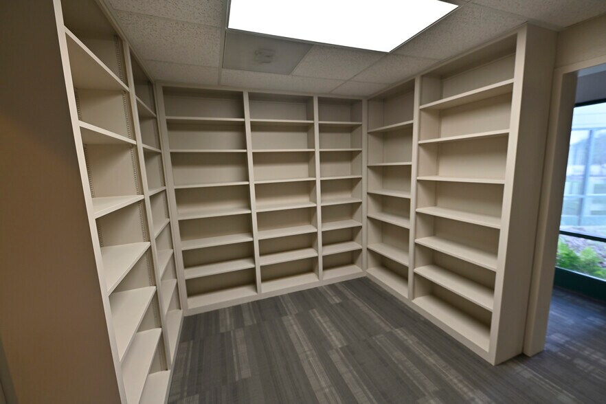 More Photos Of 116 Kestrel Dr, Spring Branch Loft Creative Space For Lease