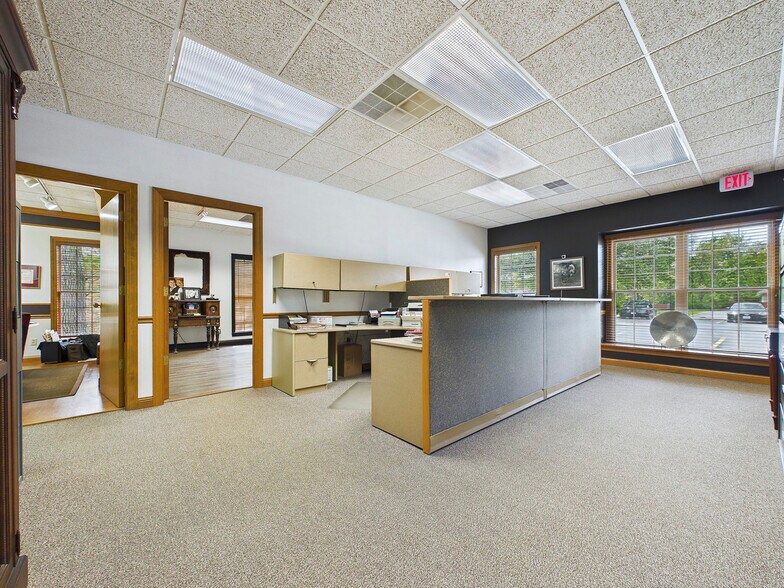 More Photos Of 5 Executive Woods Ct, Swansea Medical For Sale