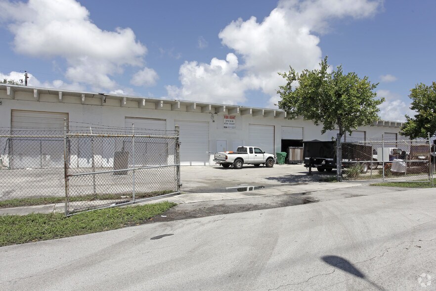 More Photos Of 374 SW 4th Ct, Dania Warehouse For Lease