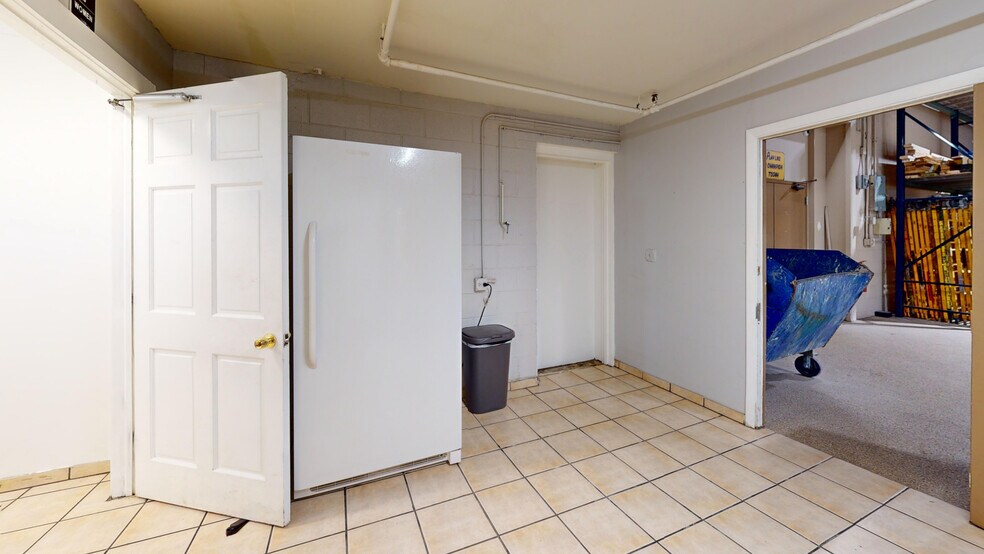 More Photos Of 111 S Lake St, Montgomery Service For Sale