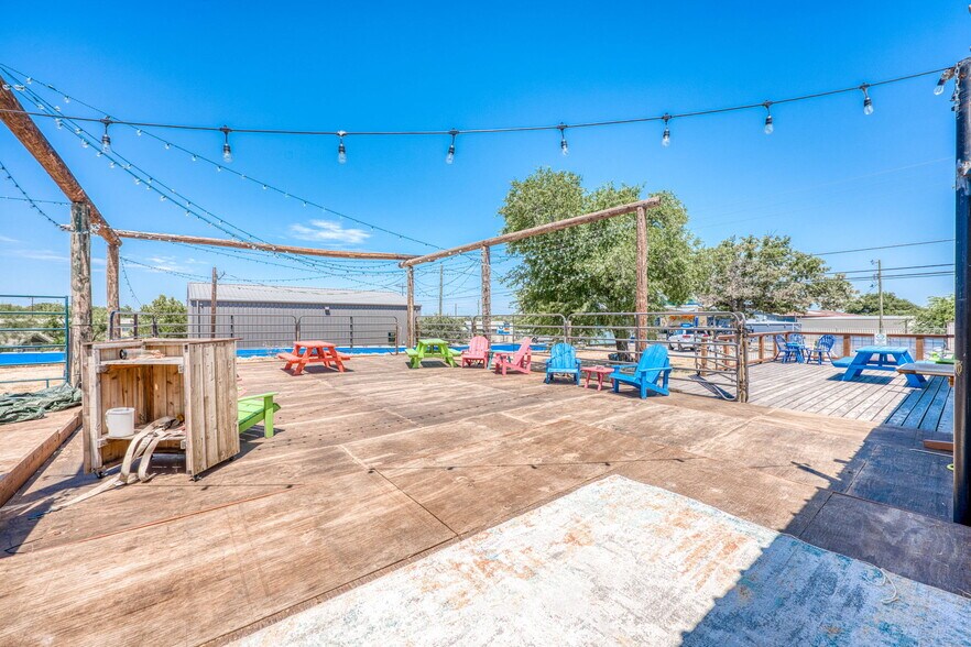 More Photos Of 106 Sunrise Dr, Sunrise Beach Restaurant For Sale