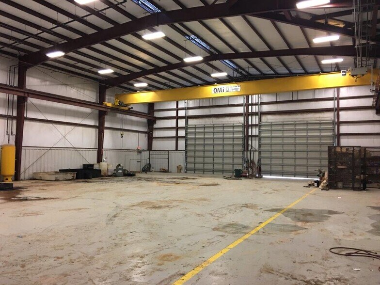 More Photos Of 12071 W Highway 85, Dilley Service For Sale