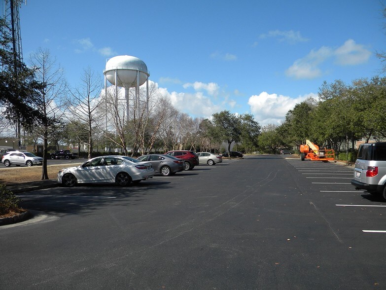 More Photos Of 8115 Market St, Wilmington Office For Sale