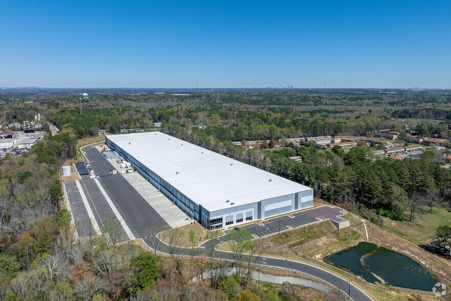 More Photos Of 4811 Flat Shoals Rd, Union City Distribution For Lease