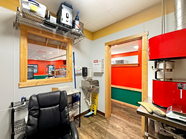 More Photos Of 910 E 2nd Ave, Indianola Restaurant For Sale