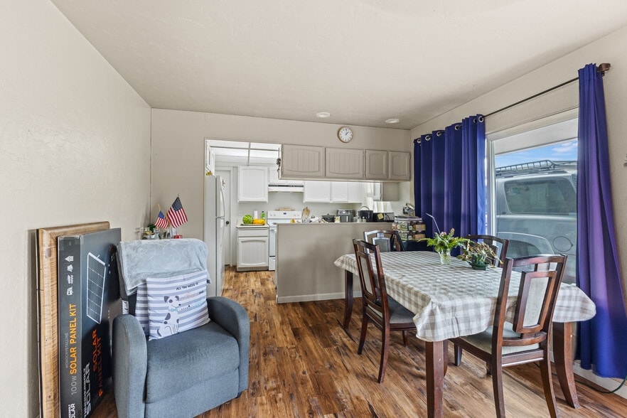 More Photos Of 787 N Central Blvd, Coquille Hotel For Sale