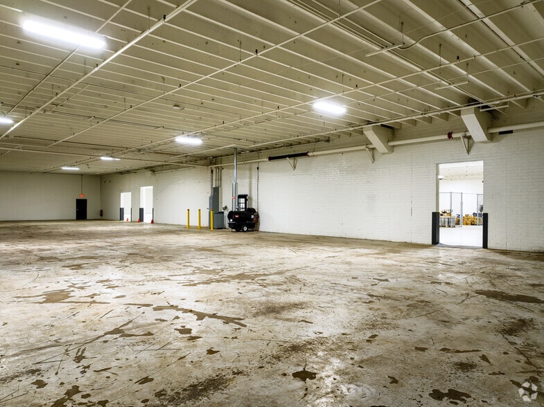More Photos Of 414 N Meriah St, Landis Warehouse For Lease