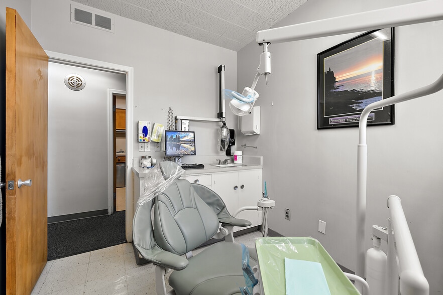 More Photos Of 16068 E 8 Mile Rd, Detroit Medical For Sale