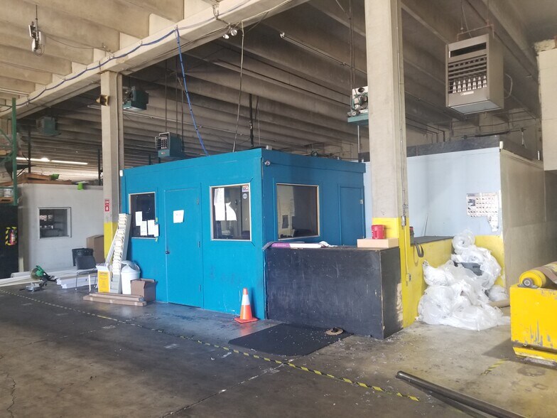 More Photos Of 200 NE 12th St, Moore Warehouse For Lease