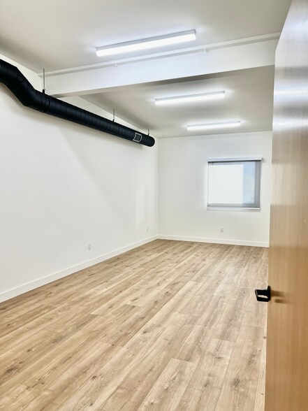 More Photos Of 3130-3136 1/2 Foothill Blvd, La Crescenta Unknown For Lease