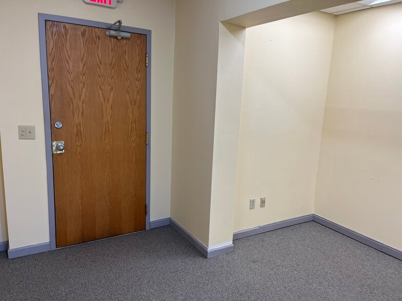 More Photos Of 363 Main St, Hartford Office For Lease