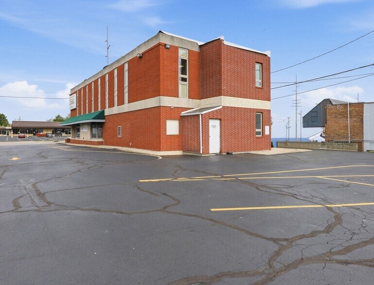 More Photos Of 4074 Hoover Rd, Grove City Office For Lease