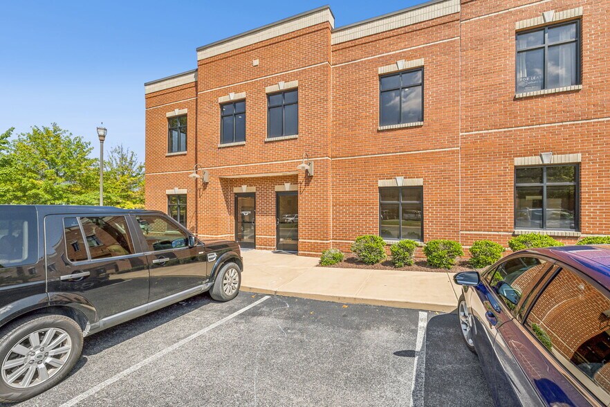 More Photos Of 106 Mission Ct, Franklin Office For Sale