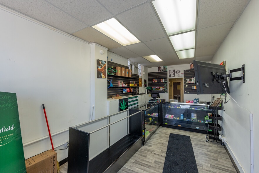 More Photos Of 2078-2080 S Taylor Rd, Cleveland Storefront For Sale