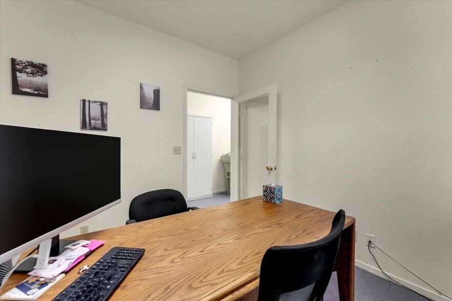 More Photos Of 1551 Hartnell Ave, Redding Office For Lease