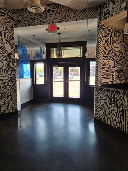 More Photos Of 4 E University Dr, Tempe Restaurant For Lease