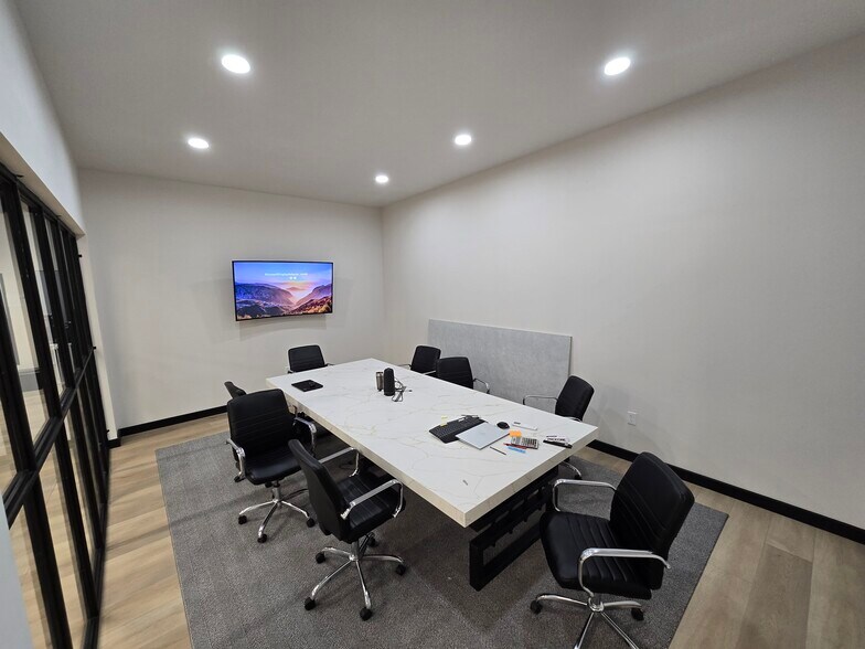 More Photos Of 1041 Eastside Rd, El Paso Warehouse For Sale