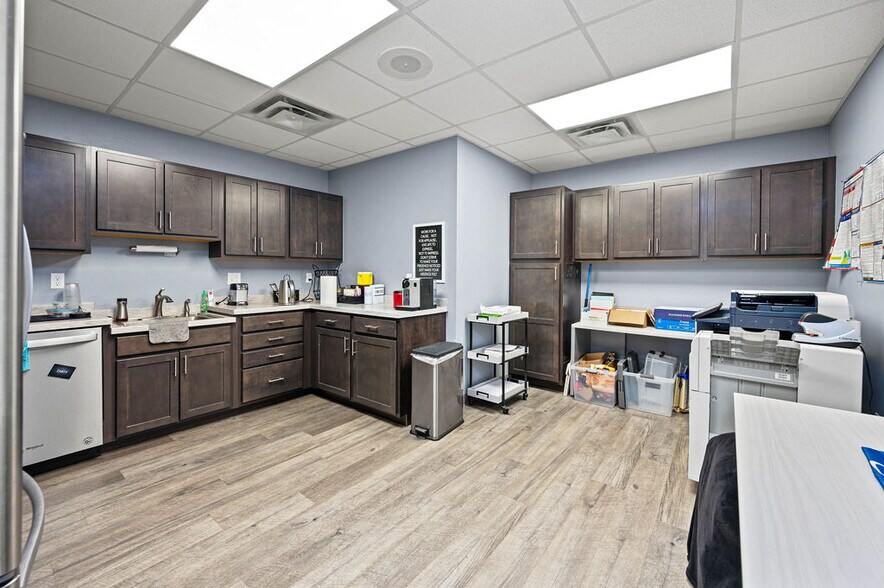 More Photos Of 2768 Compass Dr, Grand Junction Office For Lease