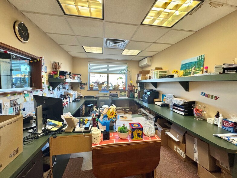 More Photos Of 4435 Austin Blvd, Island Park Office Residential For Sale