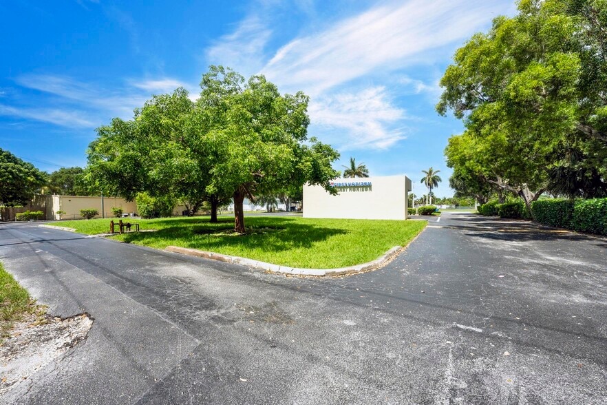 More Photos Of 4820 N Federal Hwy, Lighthouse Point Bank For Sale