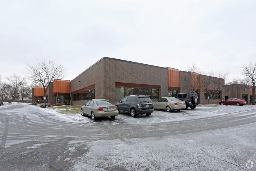 More Photos Of 1325 American Blvd E, Bloomington Showroom For Sale