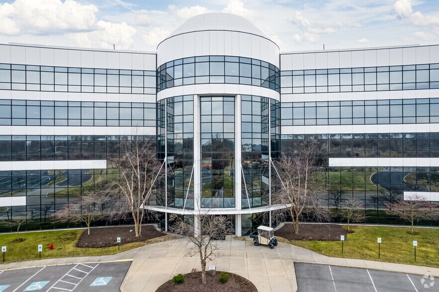 More Photos Of 5 Penn Center Blvd, Pittsburgh Office For Lease