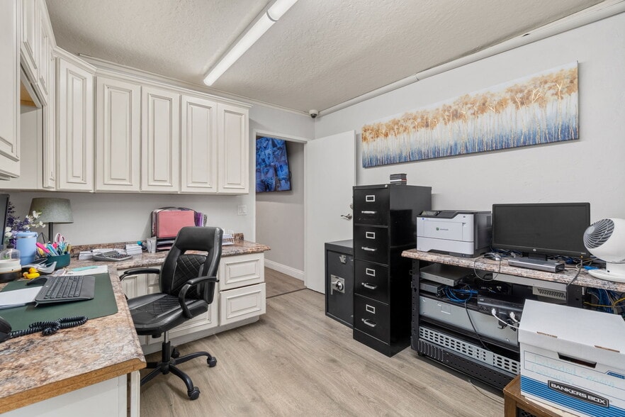 More Photos Of 341 Harris St, Eureka Storefront For Sale