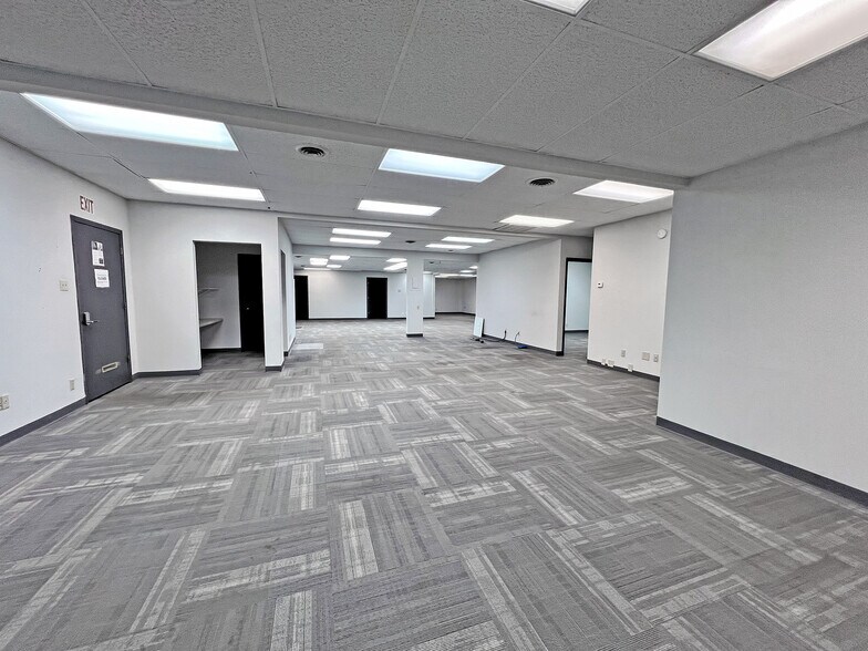 More Photos Of 65 S 65th St, Belleville Office For Sale