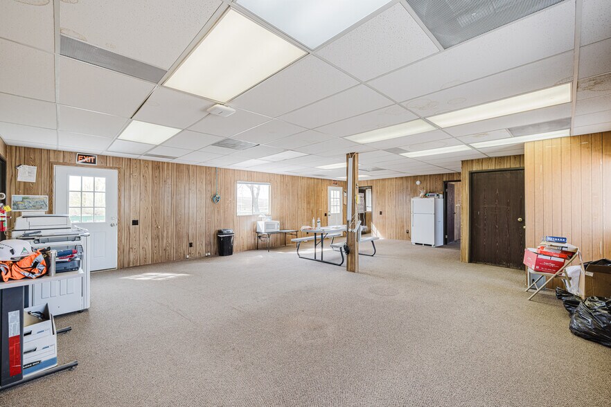 More Photos Of 824 Poplar St, Carlin Industrial For Sale