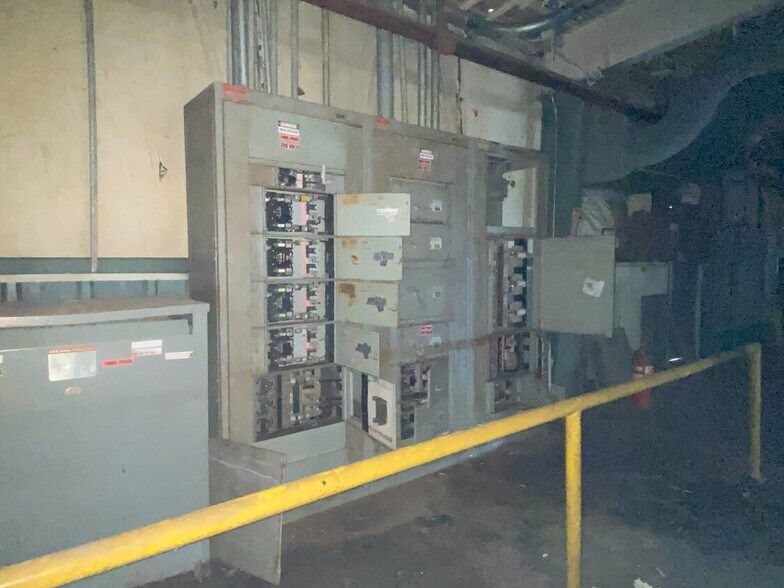 More Photos Of 422 Bay St, Heidelberg Manufacturing For Lease