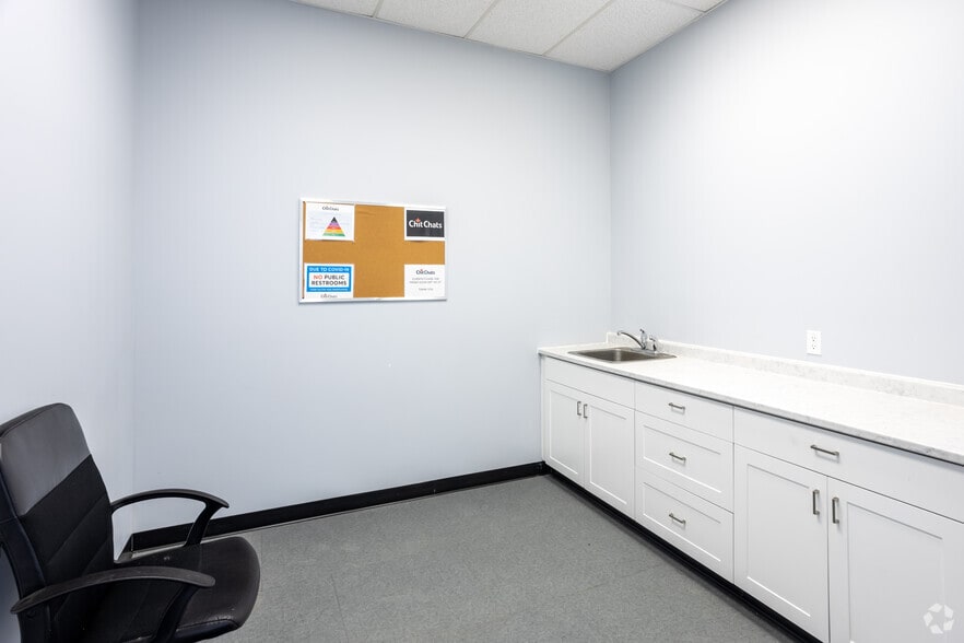 More Photos Of 10016 167 St NW, Edmonton Showroom For Lease