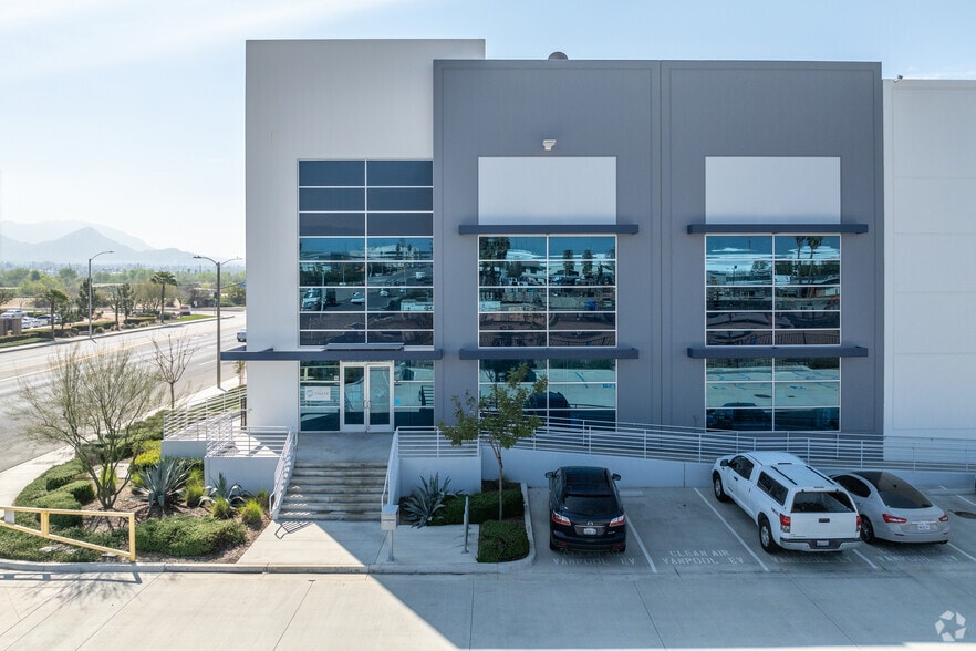 More Photos Of 3990 S Riverside Ave, Rialto Warehouse For Lease