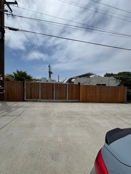 More Photos Of 1434-1444 Garnet Ave, San Diego Storefront For Sale