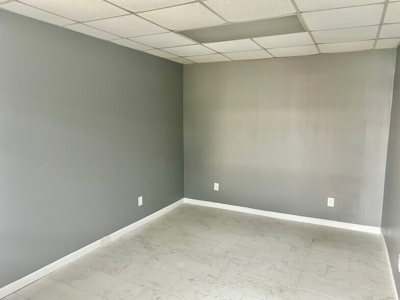 More Photos Of 7920 Elmbrook Dr, Dallas Medical For Lease